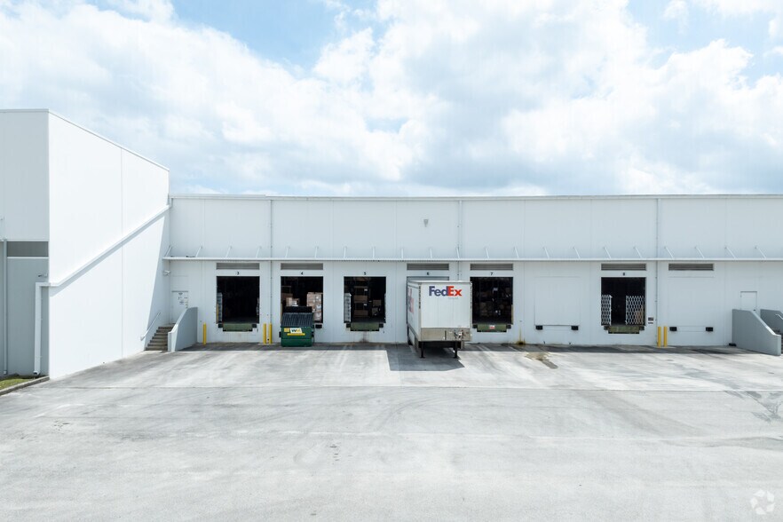 More Photos Of 10805 NW 100th St, Medley Warehouse For Lease