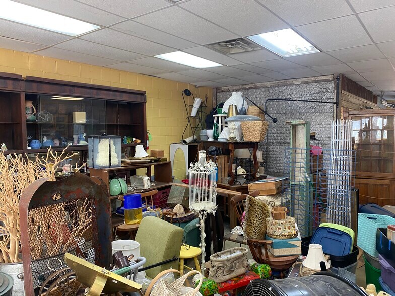 More Photos Of 357 W Austin St, Giddings General Retail For Sale