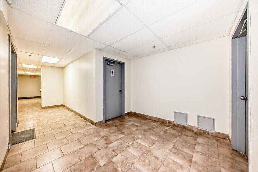 More Photos Of 1803 60th St SE, Calgary Mixed Retail For Sale