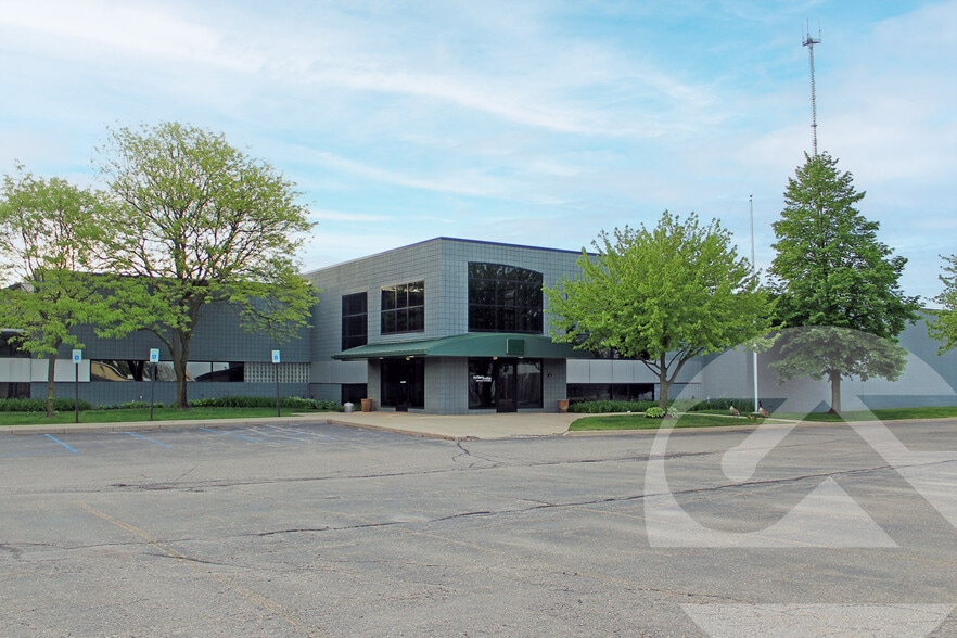 Primary Photo Of 13250-13320 Northend Ave, Oak Park Flex For Lease