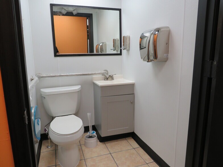More Photos Of 7480 E Hwy 34, Ridgeway Restaurant For Sale