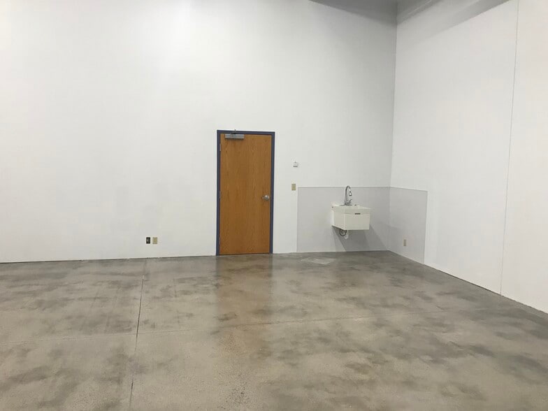 More Photos Of 1260-1274 Helmo Ave N, Oakdale Unknown For Lease