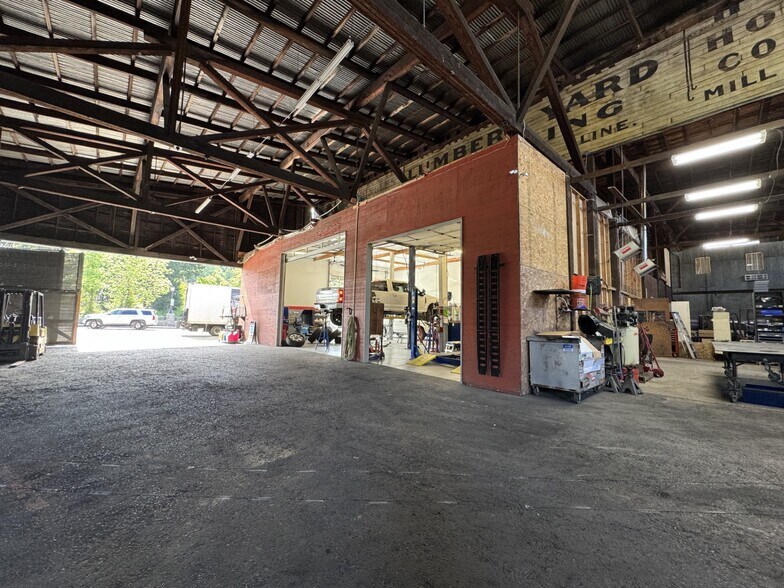 More Photos Of 1625 Washington St, Oregon City Flex For Sale