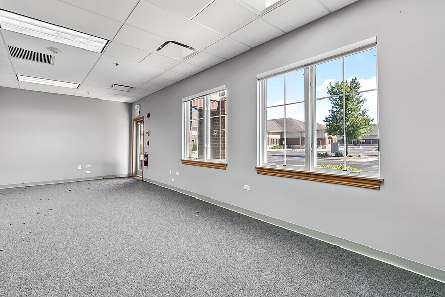 More Photos Of 1446 Merchant Dr, Algonquin Medical For Sale