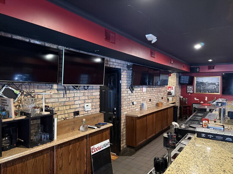 More Photos Of 801 Sixth St, Mendota Storefront Retail Residential For Sale