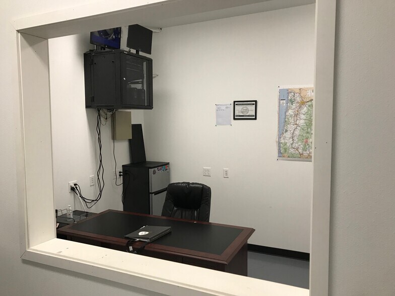 More Photos Of 3045 NW Campus Dr, Estacada Warehouse For Sale