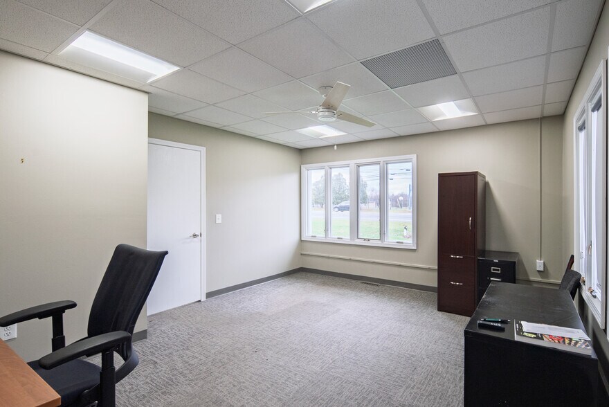 More Photos Of 404 Troy Schenectady Rd, Latham Office Residential For Lease