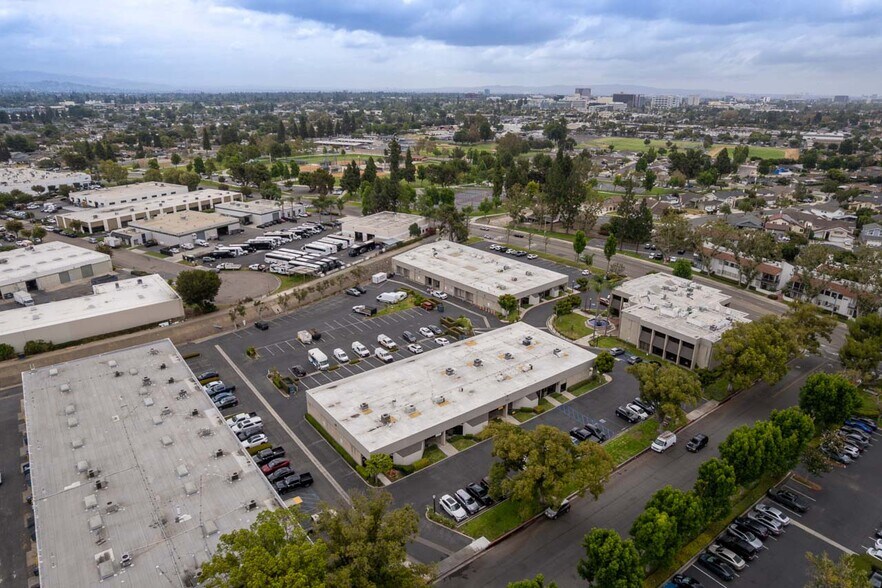 More Photos Of 1717-1745 W Orangewood Ave, Orange Office For Sale