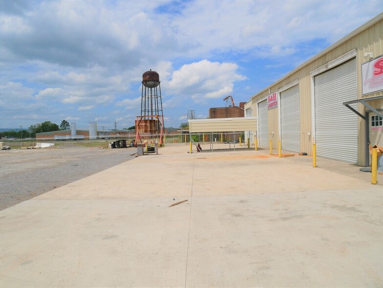More Photos Of 105 Maple St, Rossville Light Distribution For Sale
