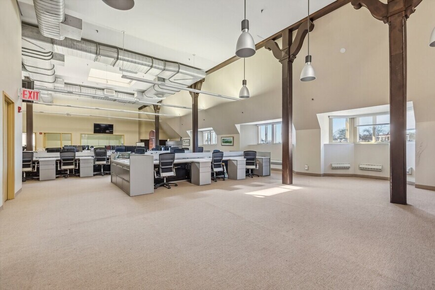 More Photos Of 1 E Ridgewood Ave, Ridgewood Storefront Retail Office For Lease