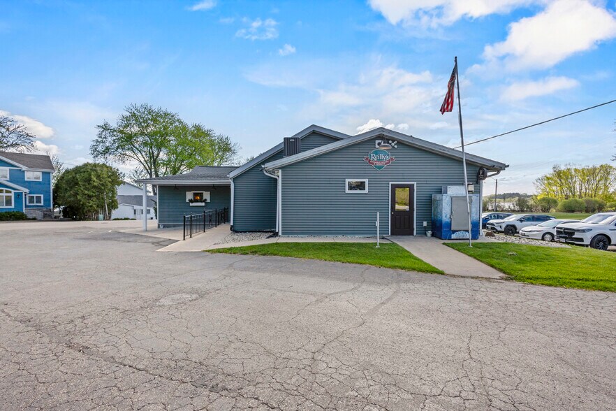 More Photos Of N4111 S Lakeshore Dr, Markesan Restaurant For Sale