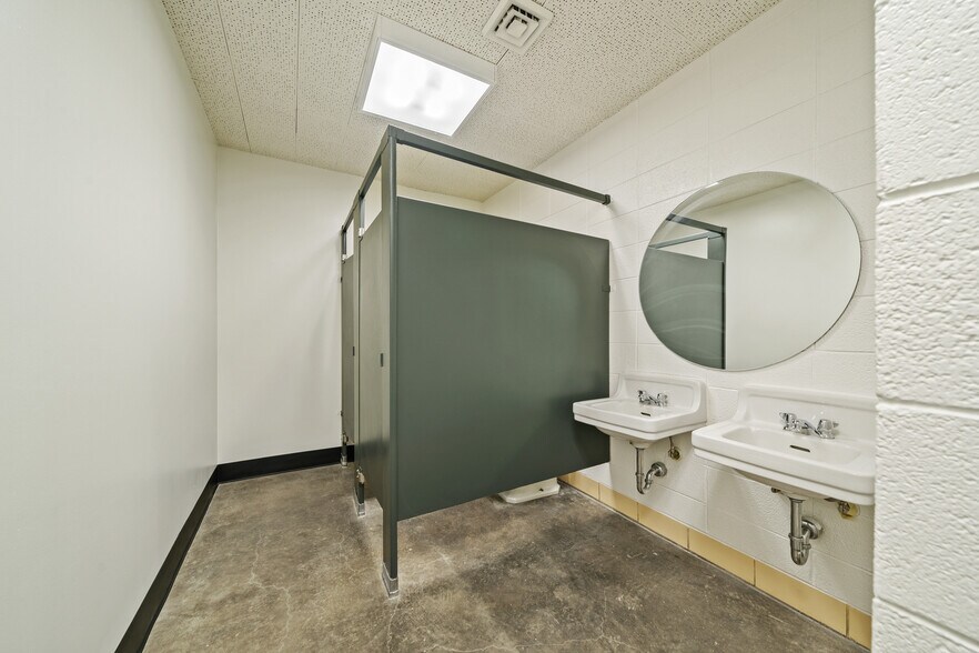 More Photos Of 6145 Troost Ave, Kansas City General Retail For Sale