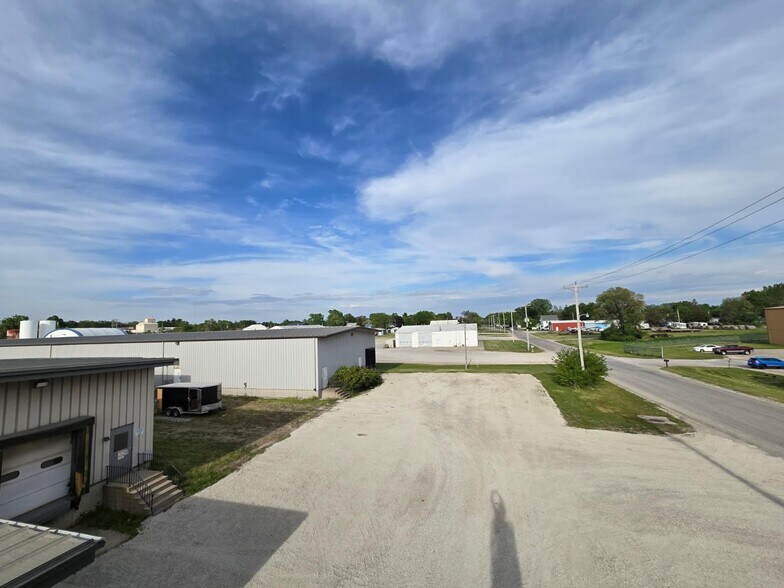 More Photos Of 403 W 1st St, Wilton Manufacturing For Sale