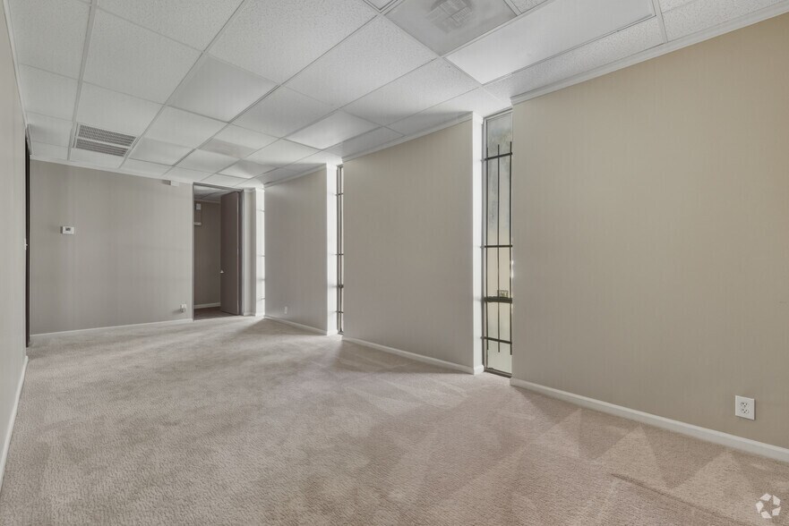 More Photos Of 1800 Sherwood Forest St, Houston Warehouse For Lease