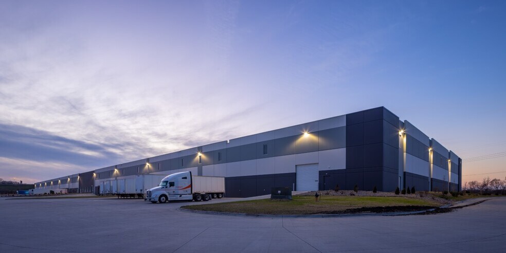 More Photos Of 7400 SE Convenience Blvd, Ankeny Warehouse For Lease