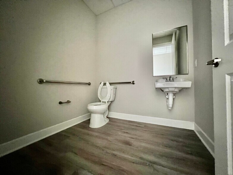 More Photos Of 3129 Kingsley Dr, Pearland Medical For Sale