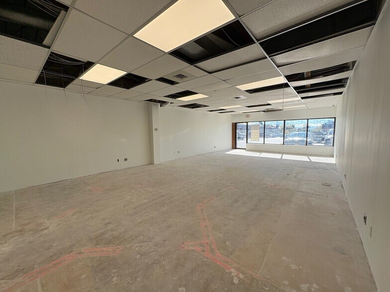 More Photos Of 400 King St W, Oshawa Storefront For Lease