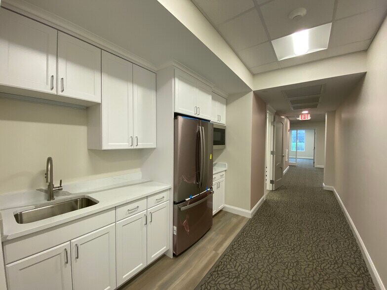More Photos Of 1274 Osgood St, North Andover Office For Lease