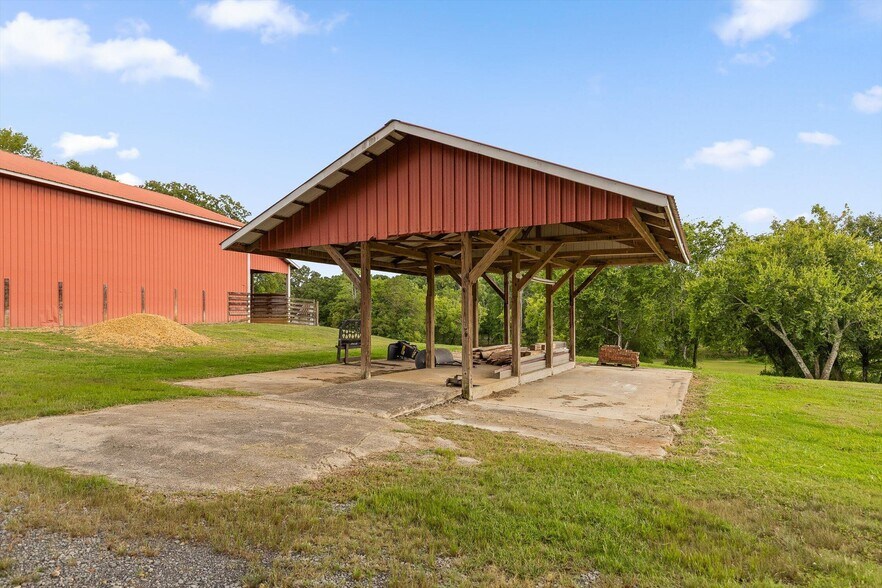 More Photos Of 1020 Thomas Rd, Benton Multifamily For Sale