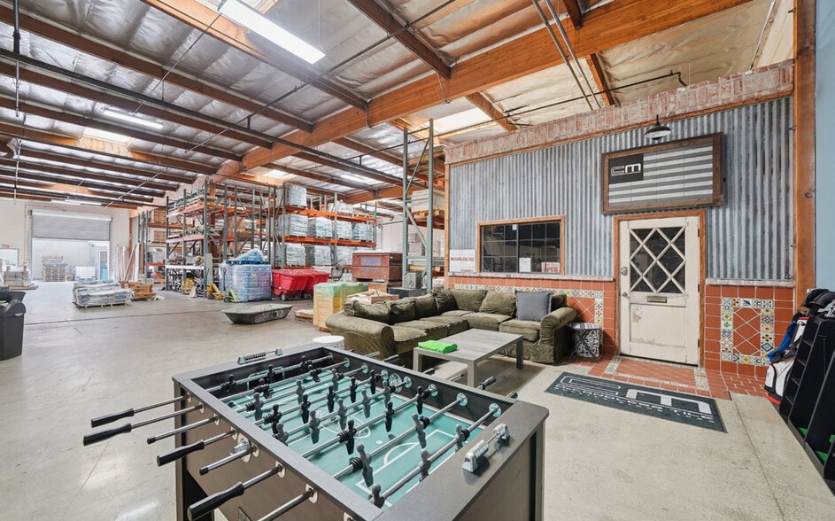 More Photos Of 636 Poinsettia St, Santa Ana Warehouse For Sale