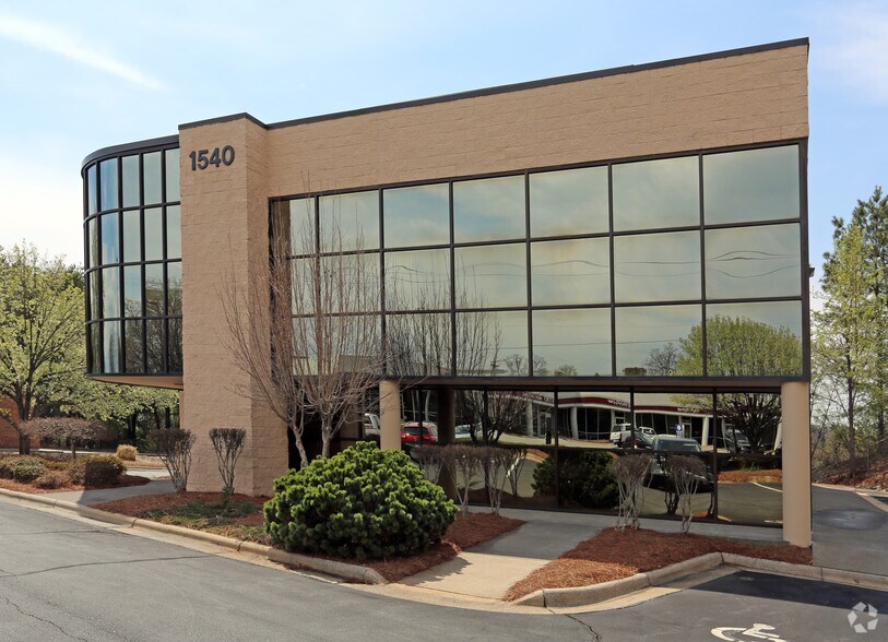 More Photos Of 1540 Westbrook Plaza Dr, Winston-Salem Unknown For Lease