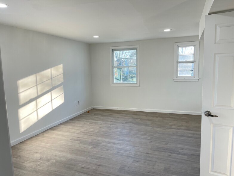 More Photos Of 949 Adelphia-Farmingdale Rd, Howell Loft Creative Space For Sale