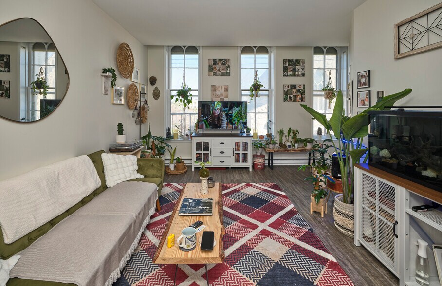 More Photos Of 47 Bridge St, Lambertville Restaurant For Sale