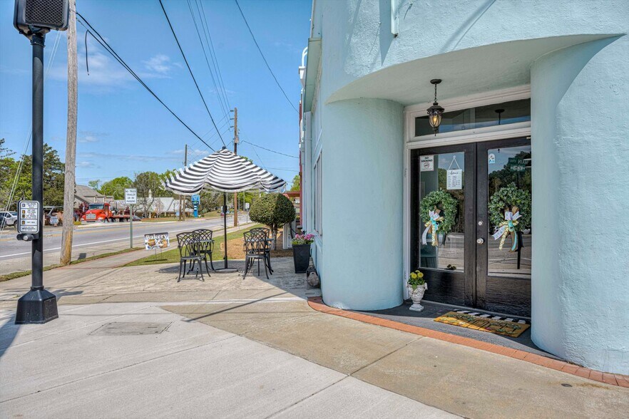 More Photos Of 111 Main Street, Lincolnton Flex For Sale