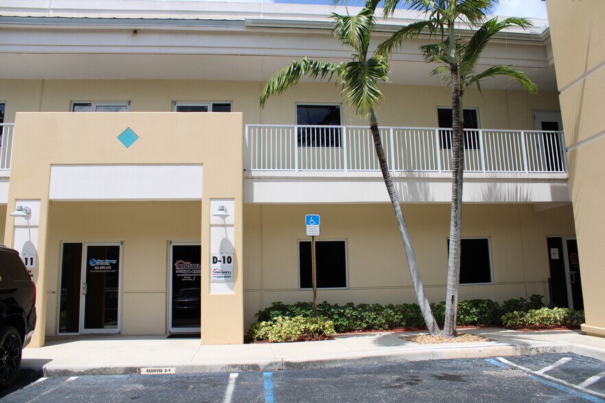 More Photos Of 2731 Vista Pky, West Palm Beach Showroom For Sale