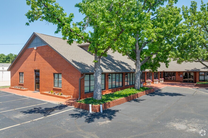 More Photos Of 4835 S Peoria Ave, Tulsa Office For Sale