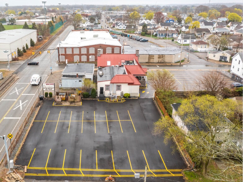 More Photos Of 176 Columbus Ave, Pawtucket General Retail For Sale