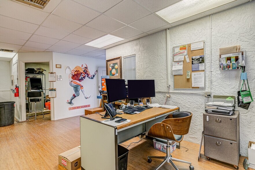 More Photos Of 689 4th St NW, Largo Manufacturing For Sale