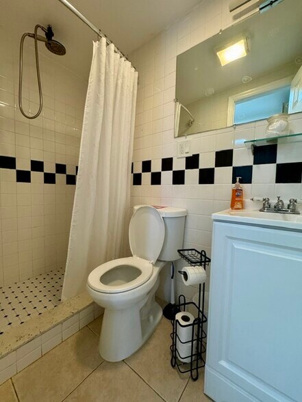 More Photos Of 300 Georgia St, Hollywood Apartments For Sale