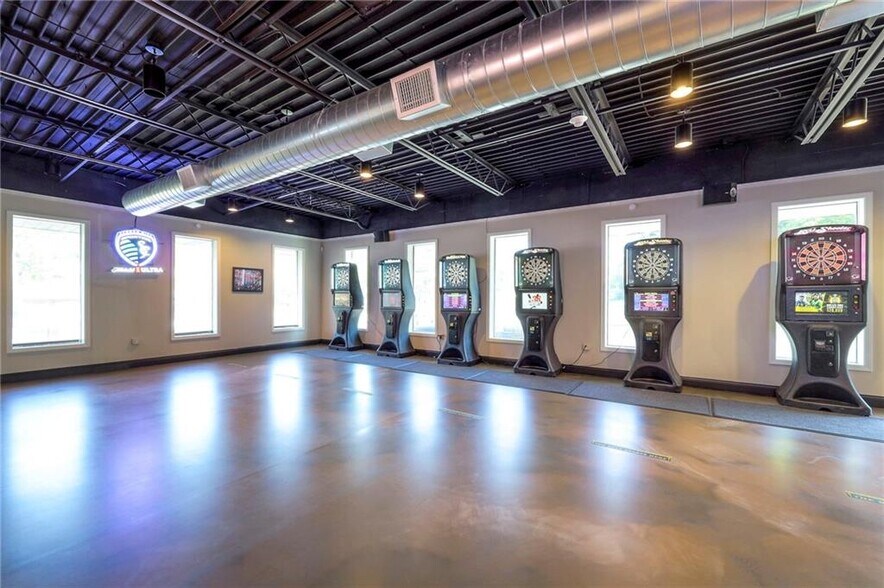 More Photos Of 4545 N Brighton Ave, Kansas City Bar For Sale