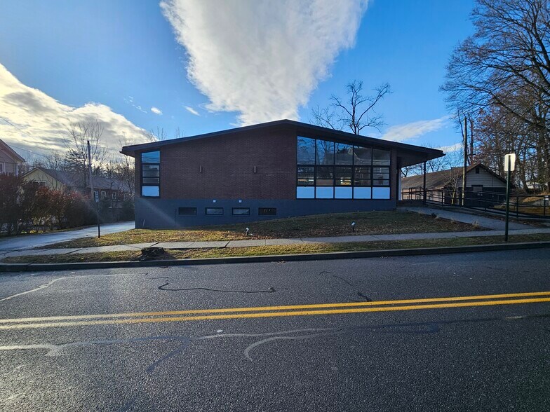 More Photos Of 23 West St, Warwick Office For Lease