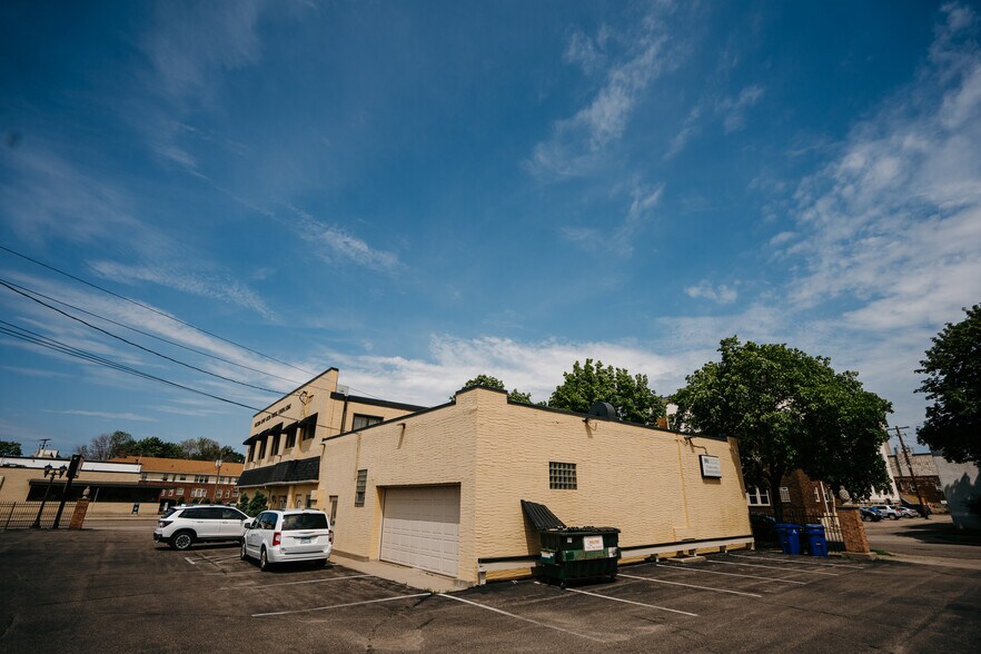 More Photos Of 536 N Snelling Ave N, Saint Paul Storefront Retail Residential For Sale