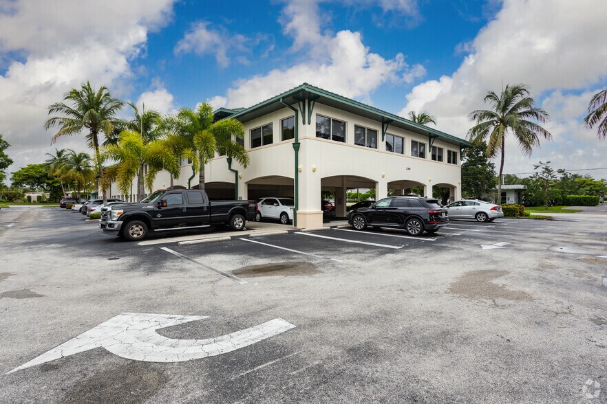 More Photos Of 2390 Tamiami Trl N, Naples Medical For Lease