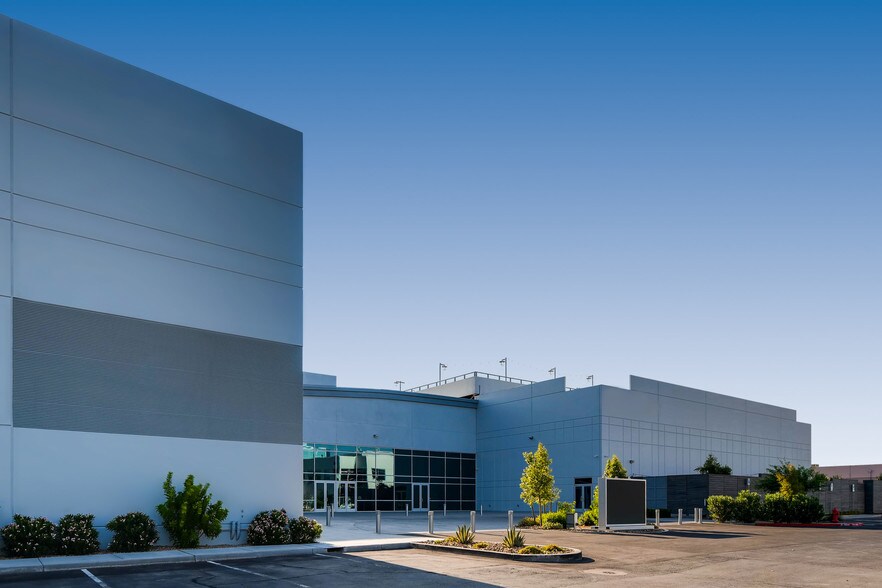 More Photos Of 5810 S Eastern Ave, Las Vegas Office For Sale