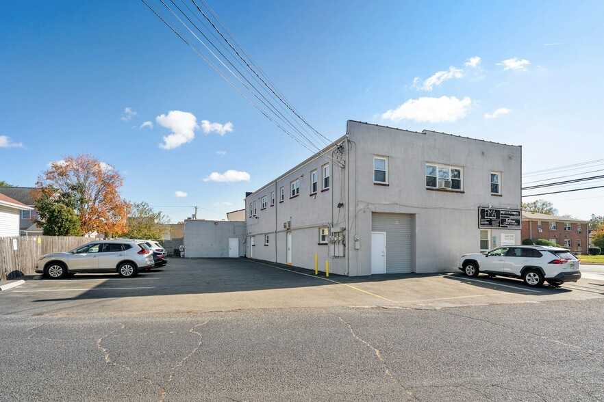 More Photos Of 625 Bound Brook Rd, Middlesex Freestanding For Sale