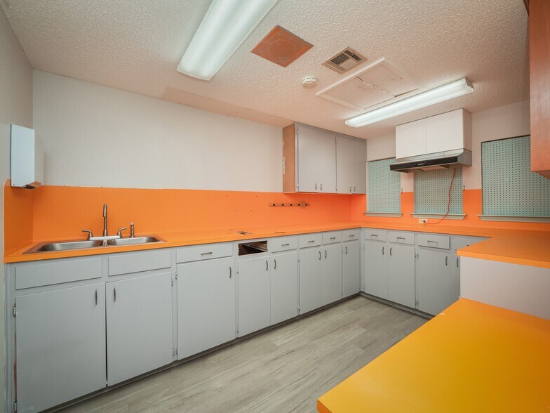 More Photos Of 4409 Menchaca Rd, Austin Medical For Sale