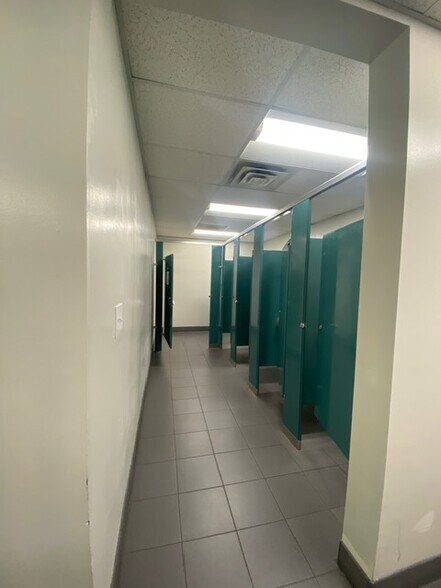 More Photos Of 20 Country Club Dr, Downingtown Medical For Lease