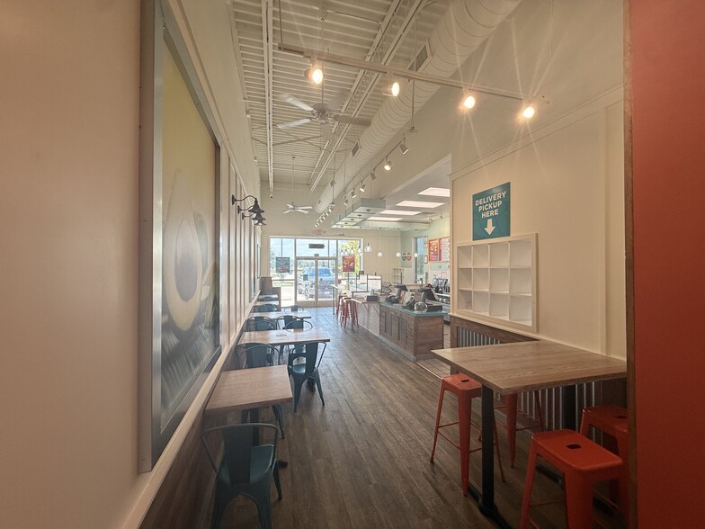 More Photos Of 7333 Fairmont Pky, Pasadena Unknown For Lease