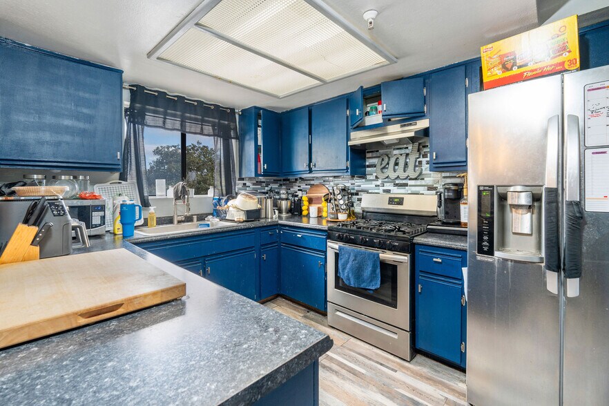 More Photos Of 12501 Kornblum Ave, Hawthorne Apartments For Sale