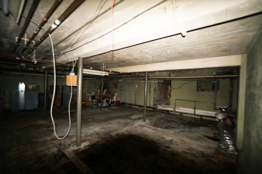 More Photos Of 242 State St, Hackensack Freestanding For Lease