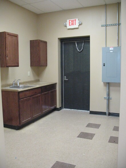 More Photos Of 13190 Highway 92, Woodstock Freestanding For Lease