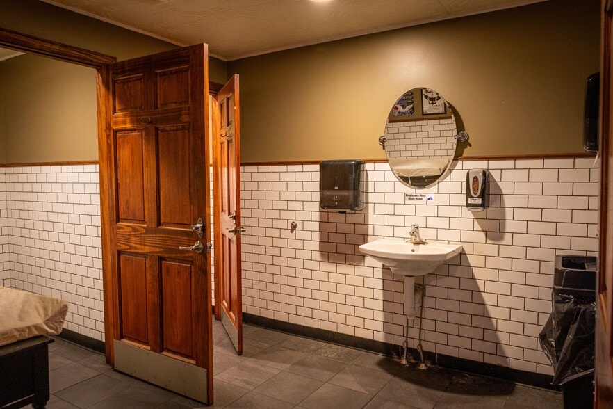 More Photos Of 5691 Easton Rd, Pipersville Restaurant For Sale