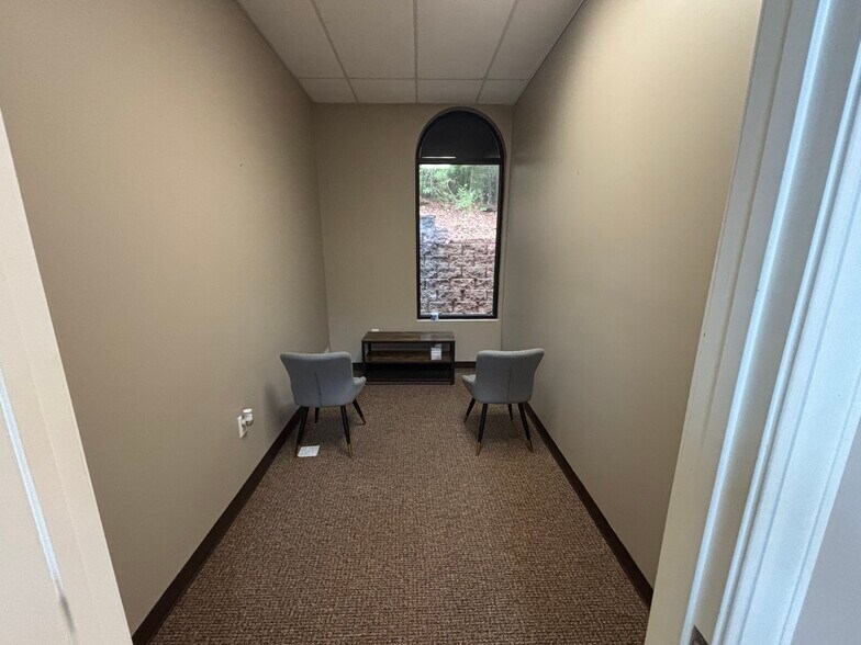 More Photos Of 108 Oak Park Dr, Irmo Office For Lease