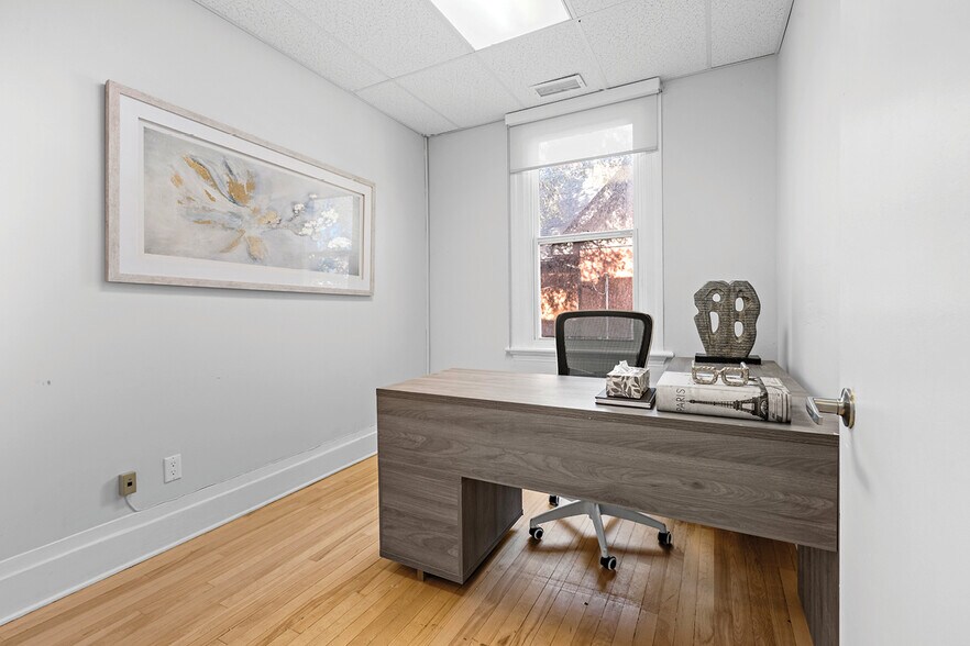 More Photos Of 226 Argyle Ave, Ottawa Office For Sale