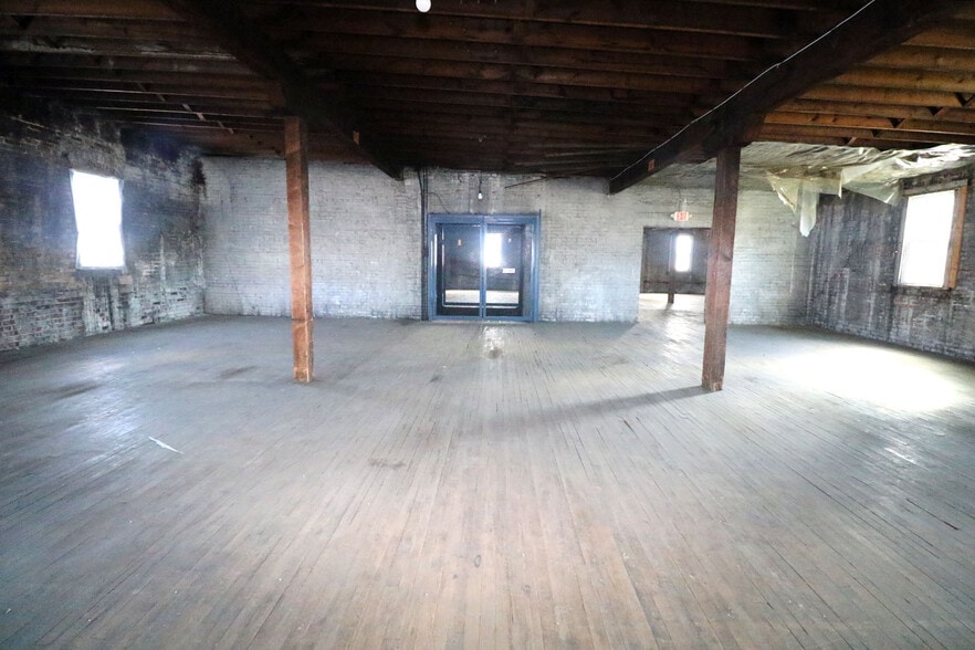More Photos Of 312 N 7th St, Steubenville Warehouse For Sale