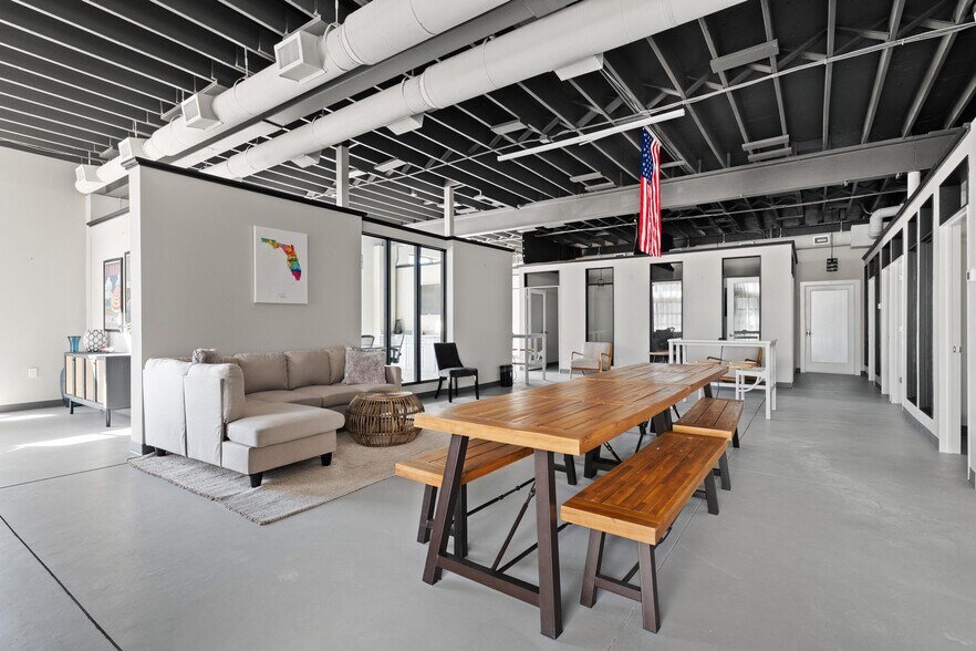 More Photos Of 229 E Lemon St, Tarpon Springs Auto Repair For Lease